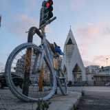 In via Brigata Regina ad angolo con via Napoli si trova invece l�installazione in ricordo dell�86enne Giuseppe, travolto da un tir nell�agosto del 2019